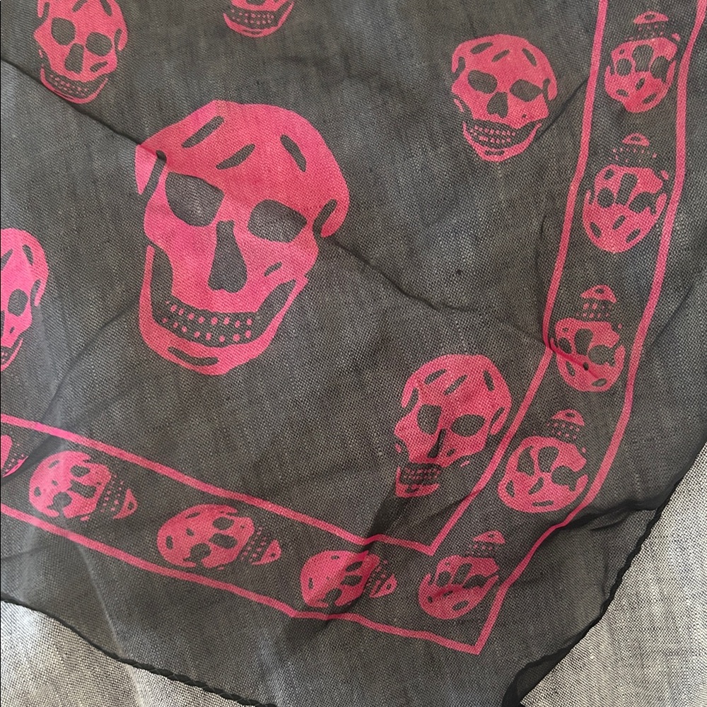 Alexander McQueen Black and Pink Silk Scarf - Picture 2 of 4
